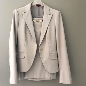 Express suit Size 0, cream.